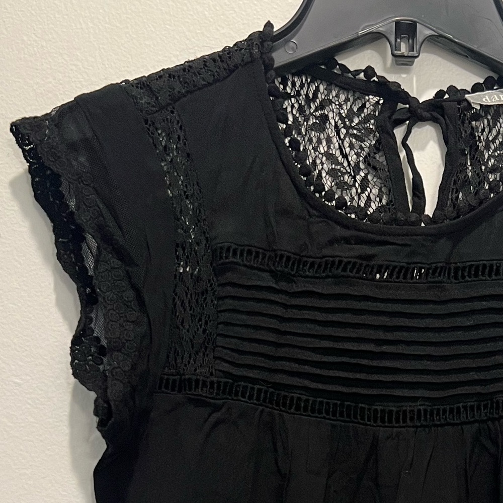 Daniel Rainn black SS blouse top
